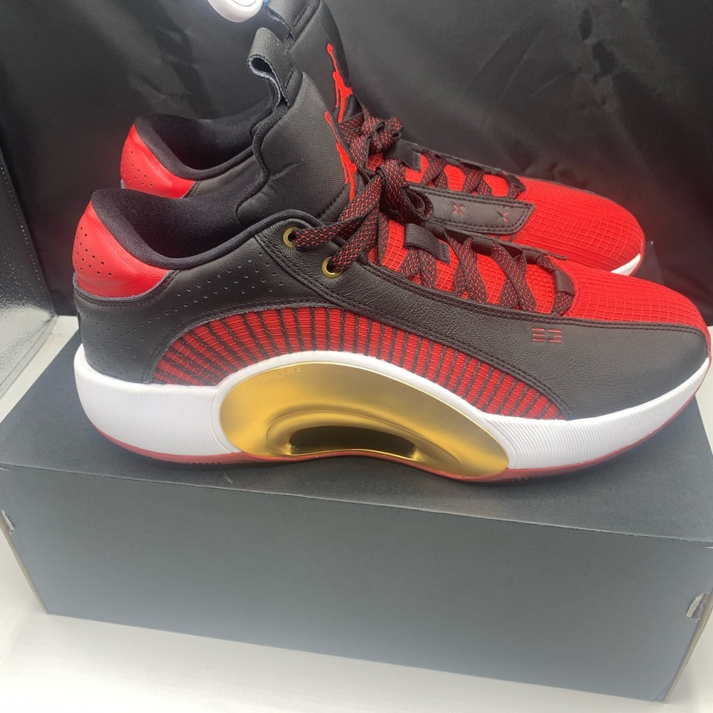 Nike. Air Jordan low 35. Gold chain. Promo.
